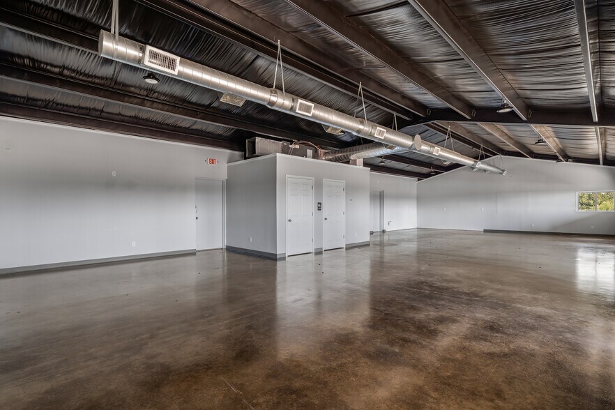 More Photos Of 15996 Highway 80, Edgewood Flex For Sale
