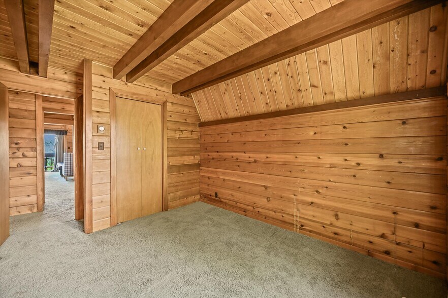 More Photos Of 1335 S Kio St, Watkins Veterinarian Kennel For Sale