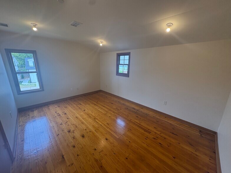 More Photos Of 264 Natchez St, Franklin Loft Creative Space For Lease