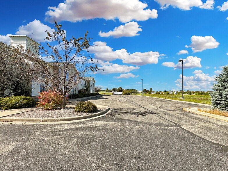 More Photos Of 1515 Planeview Dr, Oshkosh Hotel For Sale