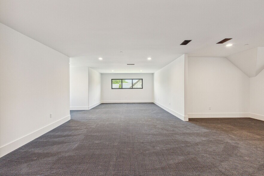 More Photos Of 615 Brewer Rd, Southlake Specialty For Sale