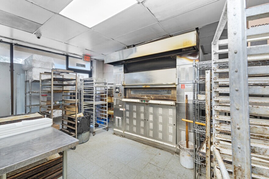 More Photos Of 36886 Ryan Rd, Sterling Heights Supermarket For Sale