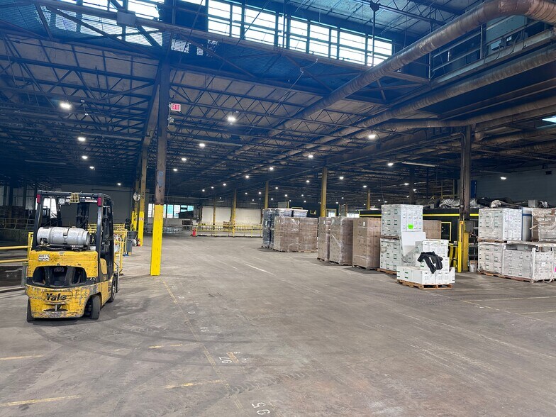 More Photos Of 4500-4550 Kishwaukee St, Rockford Manufacturing For Lease