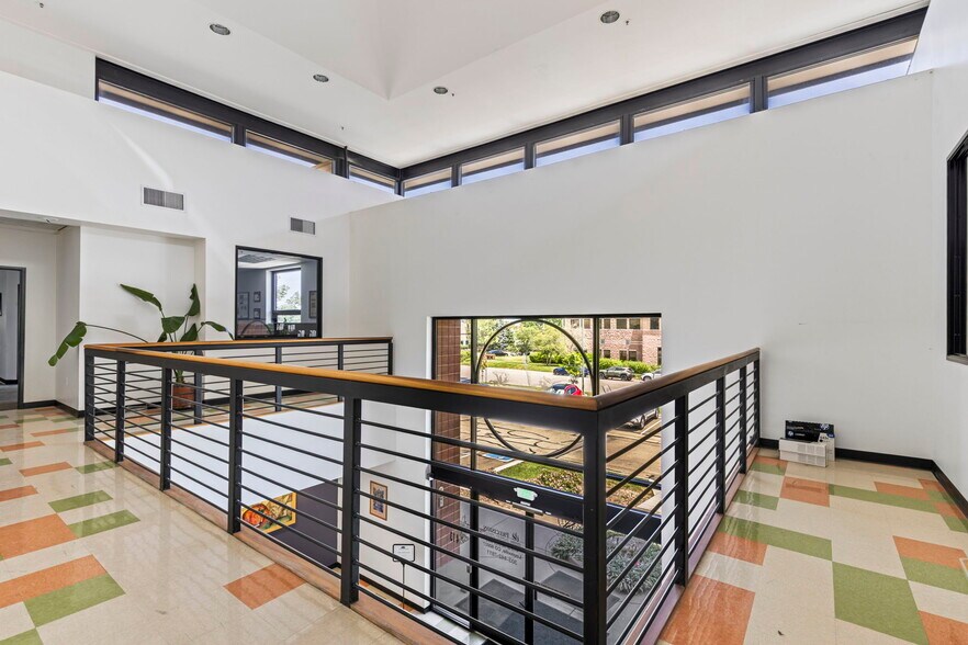 More Photos Of 413 S Arthur Ave, Louisville Flex For Sale