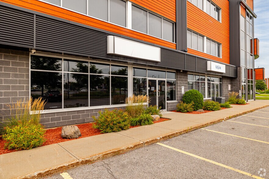 More Photos Of 2700 Boul des Entreprises, Terrebonne Office For Lease