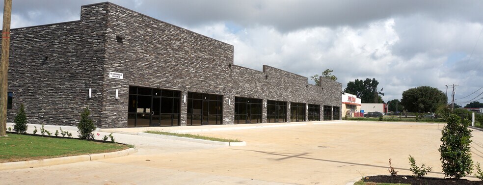 More Photos Of 120 Corporate Dr, Willis Unknown For Lease