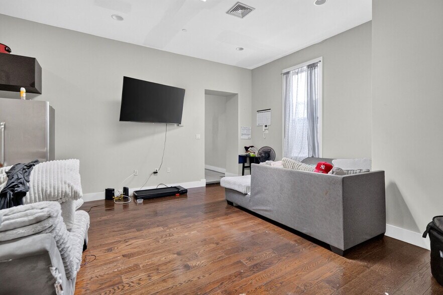 More Photos Of 83 Beaver St, Albany Apartments For Sale
