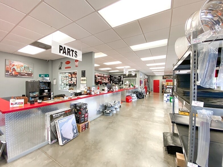 More Photos Of 3625 Highway 290 W, Brenham Warehouse For Sale