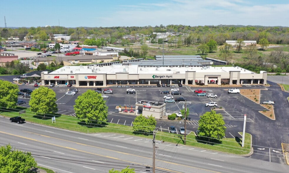 More Photos Of 500 W Main St, Hendersonville Unknown For Lease