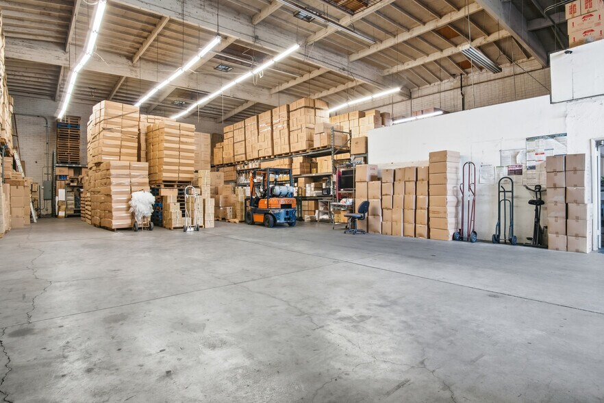 More Photos Of 140 W 21st St, Los Angeles Warehouse For Sale