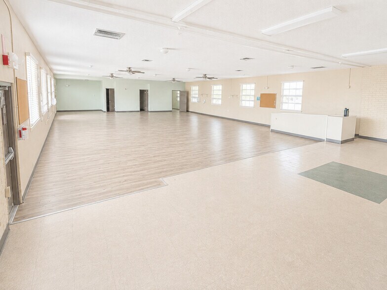More Photos Of 1930 NE Waldo Rd, Gainesville Daycare Center For Lease