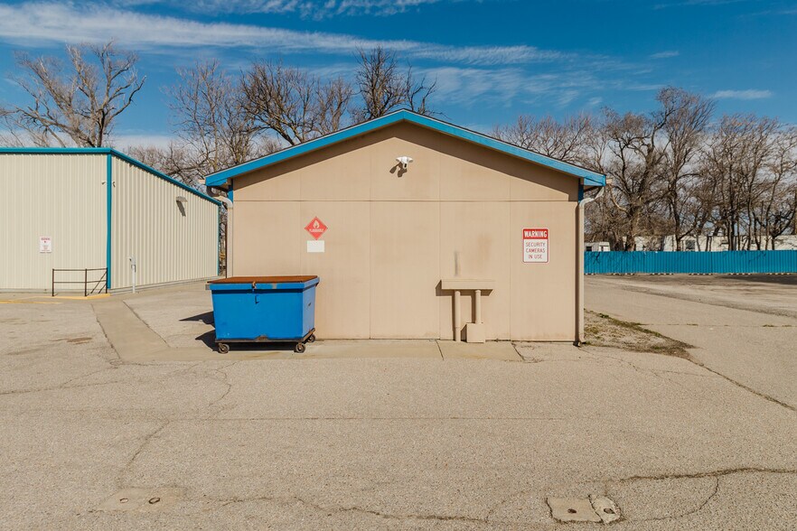 More Photos Of 3101 S Broadway St, Wichita Freestanding For Sale