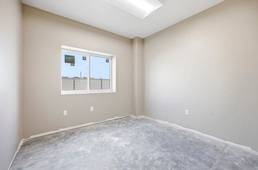 More Photos Of 1342 E Saint Helens St, Pasco Light Distribution For Lease
