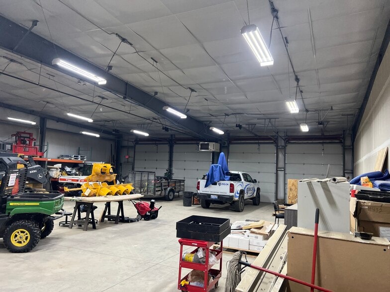 More Photos Of 49287-49295 West Rd, Wixom Warehouse For Lease