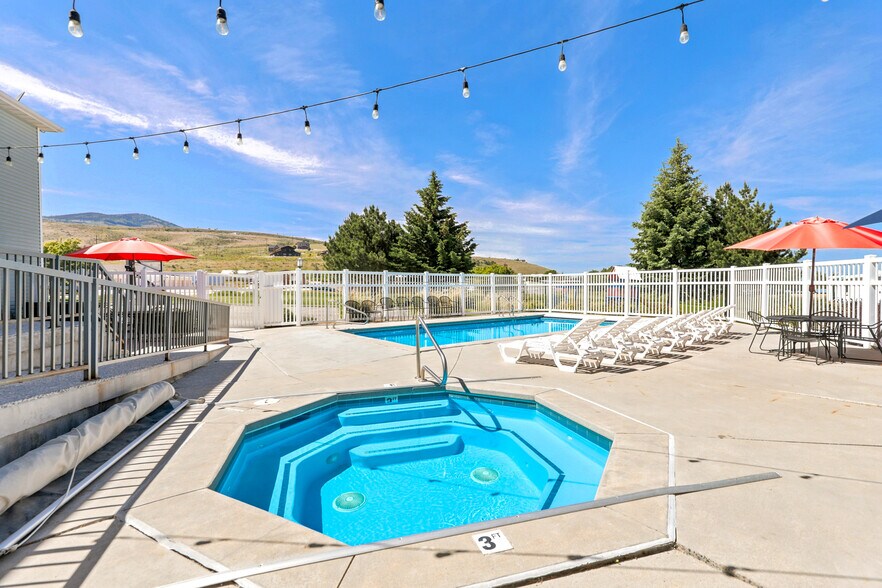 More Photos Of 40 Christa Circle cir, Garden City Specialty For Sale