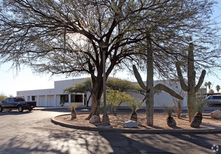 More Photos Of 1001 E Palmdale St, Tucson Medical For Sale