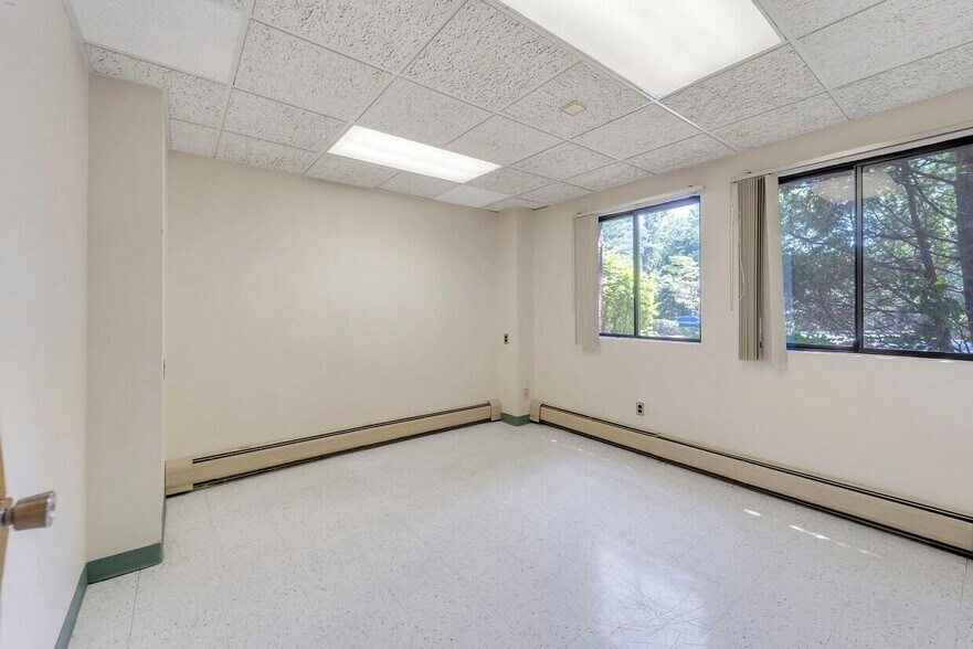 More Photos Of 101-105 Dutch Hill Rd, Orangeburg Office For Sale
