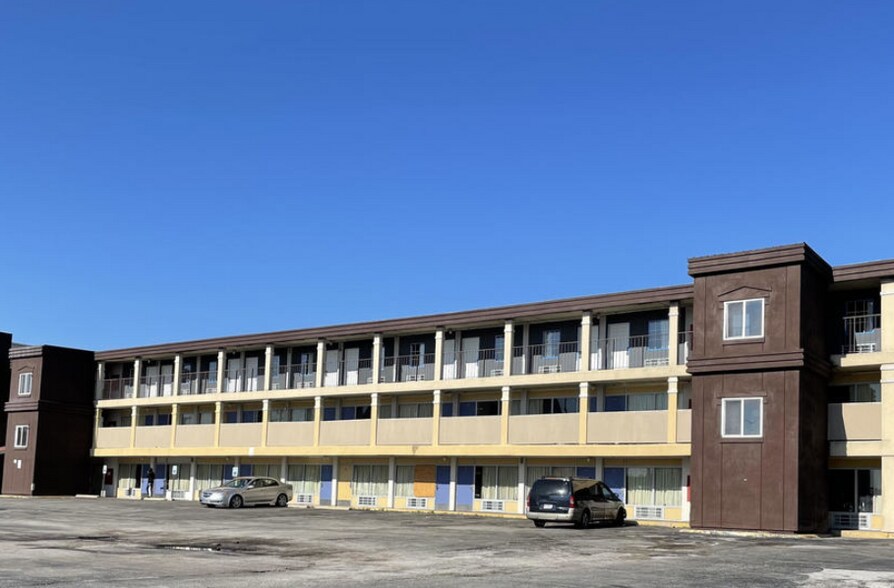 More Photos Of 4545 Woodson Rd, Saint Louis Hotel For Sale