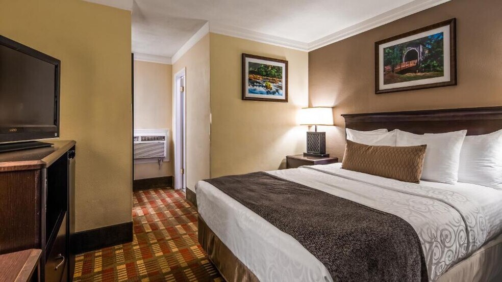 More Photos Of 760 NW Garden Valley Blvd, Roseburg Hotel For Sale