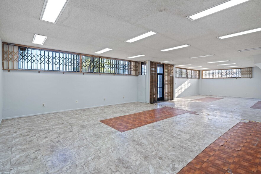 More Photos Of 1421 S Hill St, Los Angeles Warehouse For Lease