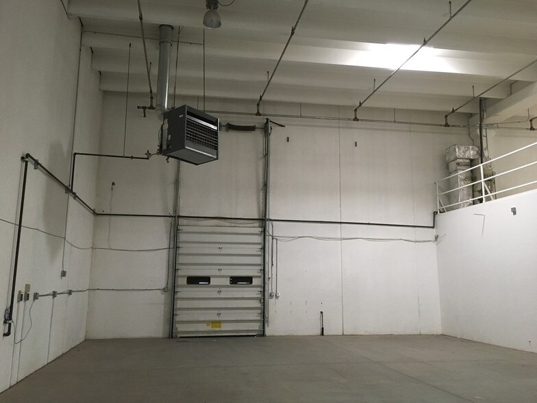 More Photos Of 1450 Candelaria Rd NE, Albuquerque Warehouse For Lease