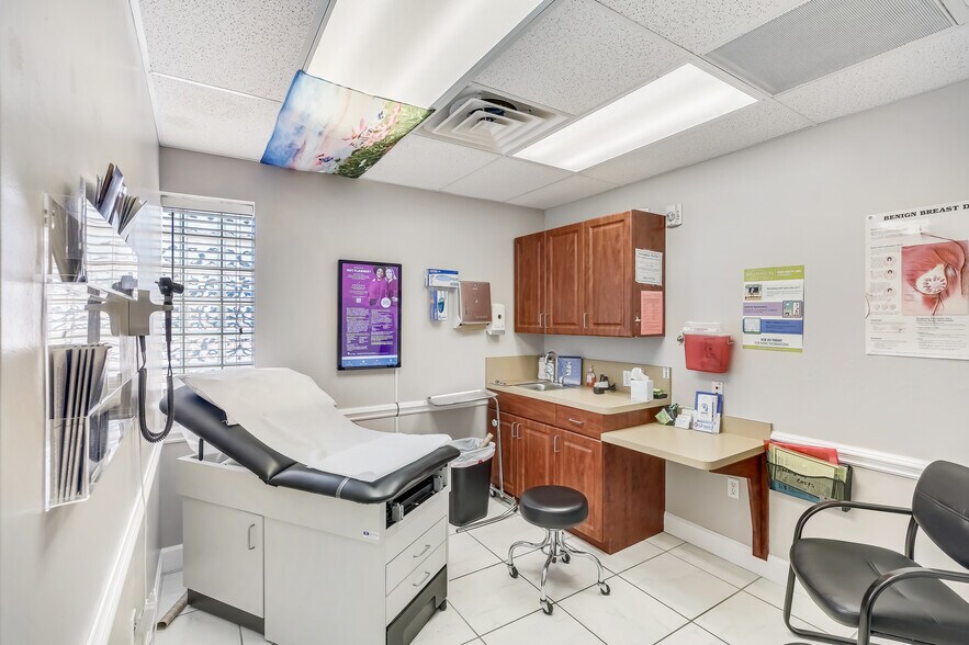 More Photos Of 13214 Palm Beach Blvd, Fort Myers Medical For Sale