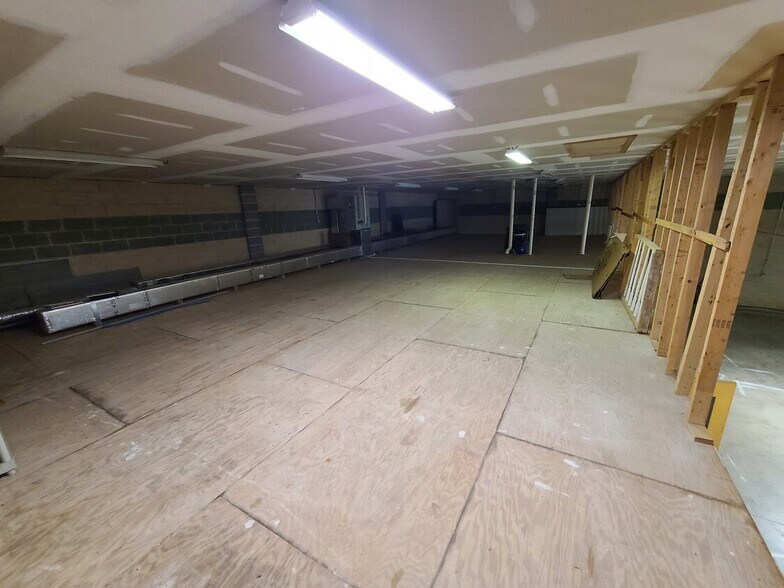 More Photos Of 3676 Crescent Ct E, Whitehall Warehouse For Lease