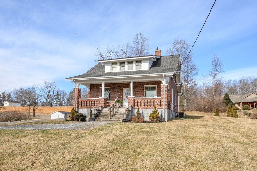 Primary Photo Of 132 Christiansburg Pike NE, Floyd Flex For Sale