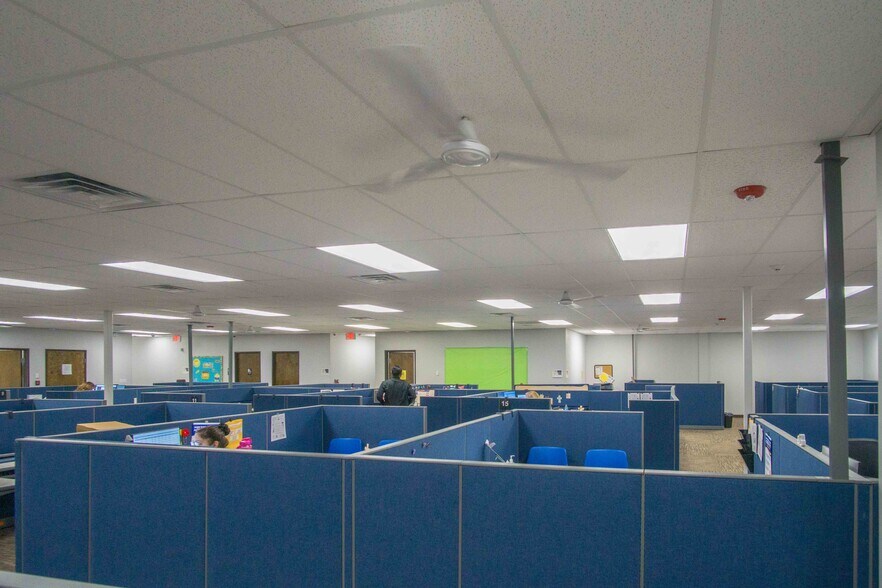 More Photos Of 848 Palm Dr, Elsa Office For Lease