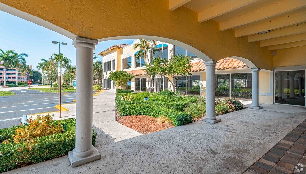 More Photos Of 601 N Federal Hwy, Boca Raton Freestanding For Lease