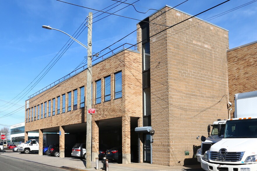 More Photos Of 175-11 148th Rd, Jamaica Warehouse For Lease