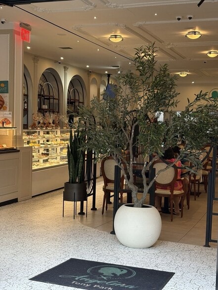 More Photos Of 1645-1659 Third Ave, New York Office For Lease