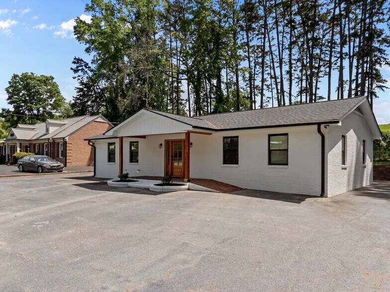 More Photos Of 421 Statesville Blvd, Salisbury Loft Creative Space For Lease