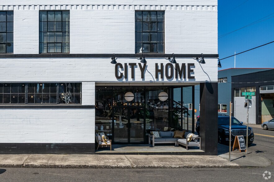 More Photos Of 239 SE Salmon St, Portland Warehouse For Lease