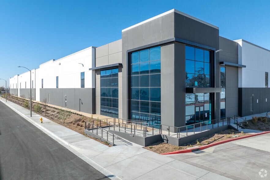 More Photos Of 11179 Banana Ave, Fontana Distribution For Lease