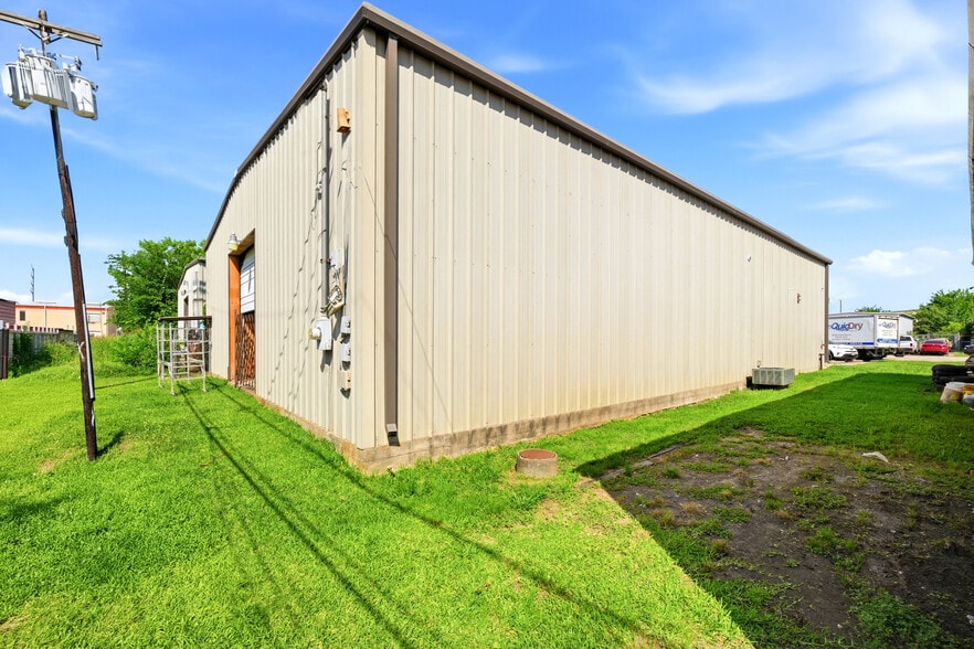 More Photos Of 1309 Illinois Ave, South Houston Warehouse For Sale
