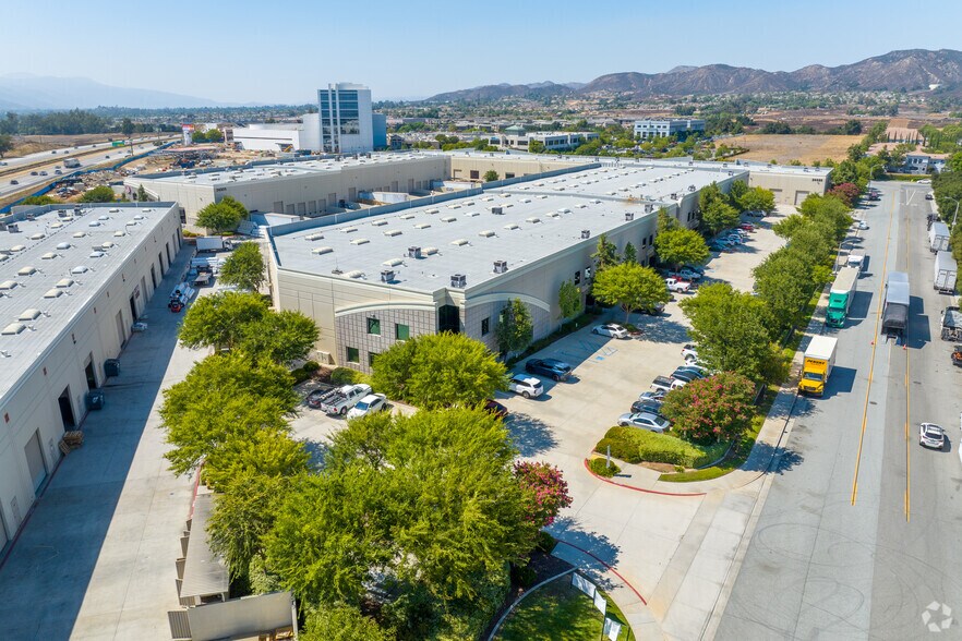 More Photos Of 36595 Kevin Rd, Wildomar Distribution For Lease