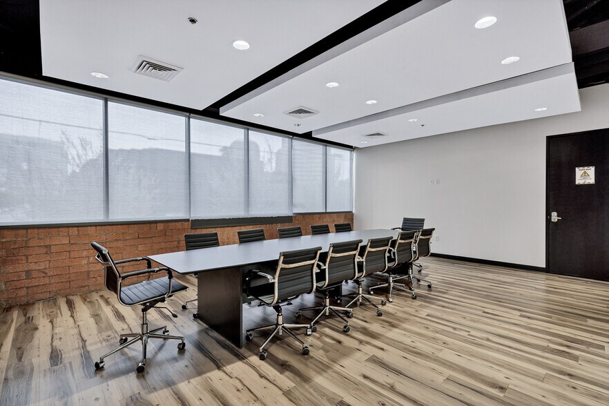 More Photos Of 2727 N 3rd St, Phoenix Office For Sale
