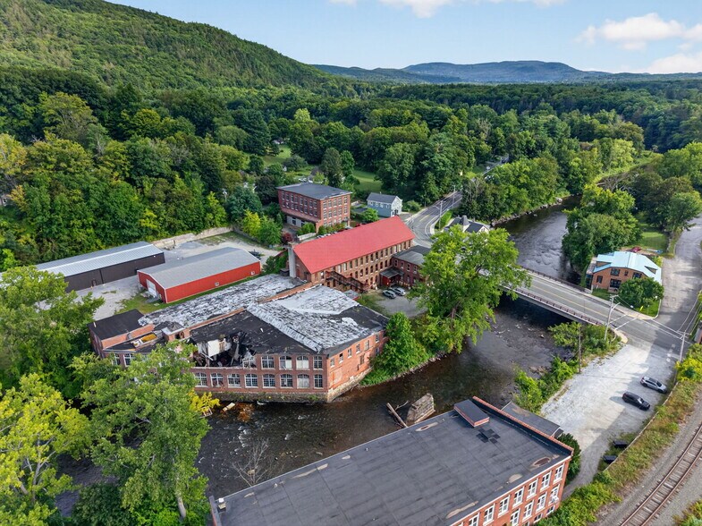 More Photos Of 420 Park St, Housatonic Flex For Sale