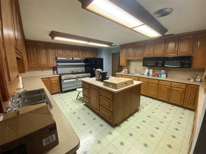 More Photos Of 604 S Grove Rd, Richardson Specialty For Sale