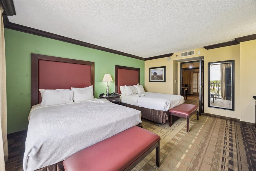 More Photos Of 9090 Southwest Fwy, Houston Hotel For Sale