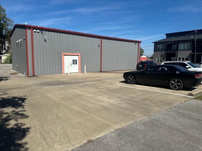 More Photos Of 701 Chestnut St, Bowling Green Industrial For Lease