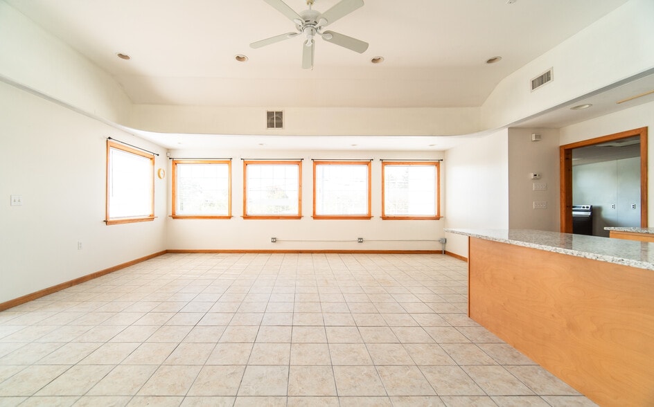 More Photos Of 110 Coe Ave, Middletown Restaurant For Sale