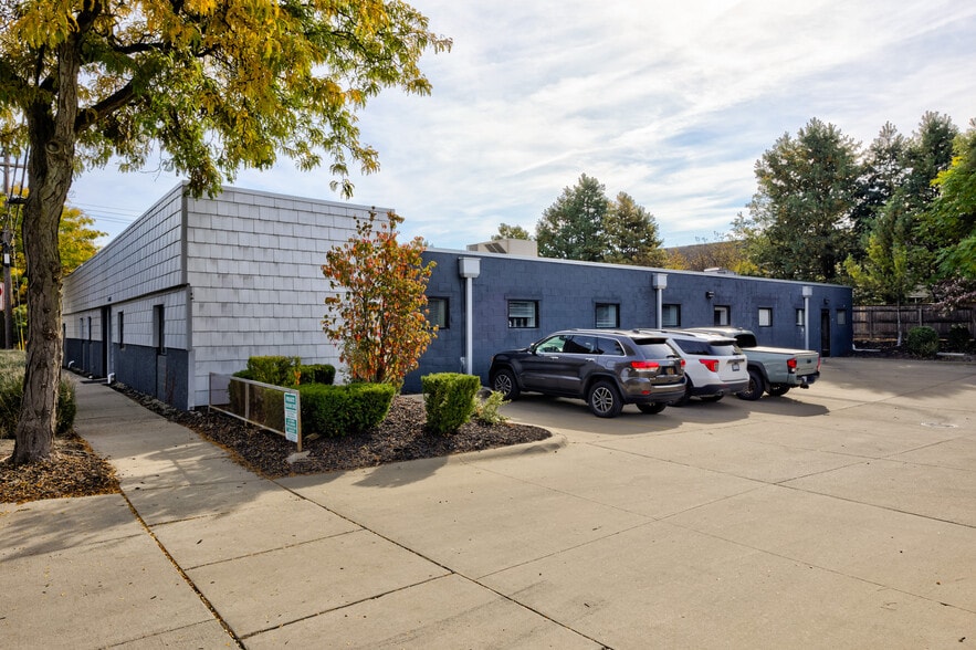 More Photos Of 628 E Parent Ave, Royal Oak Office Residential For Lease