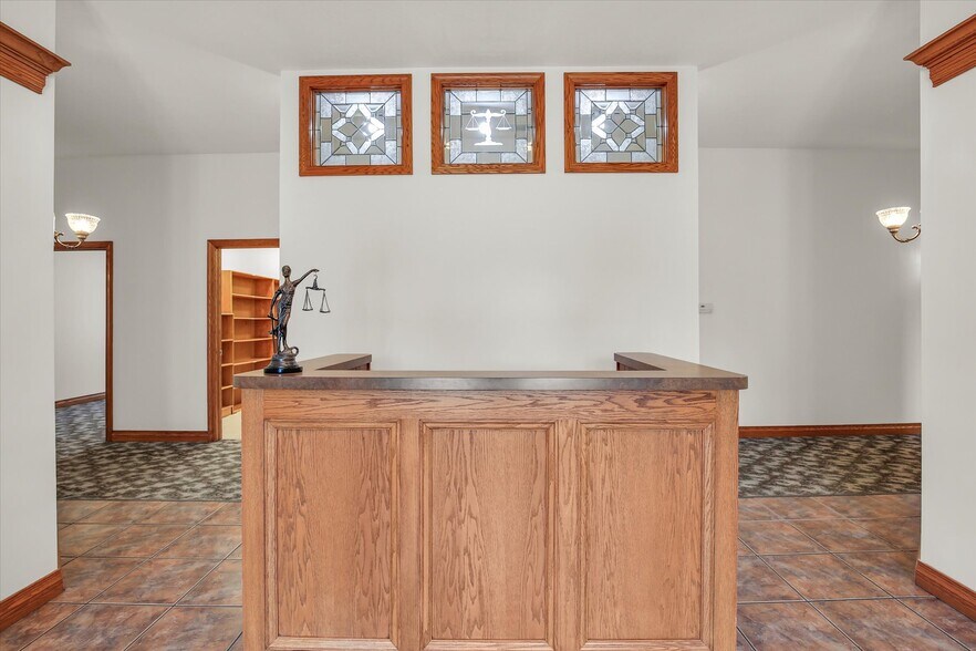 More Photos Of 606 W Oak St, Fairbury Office For Sale