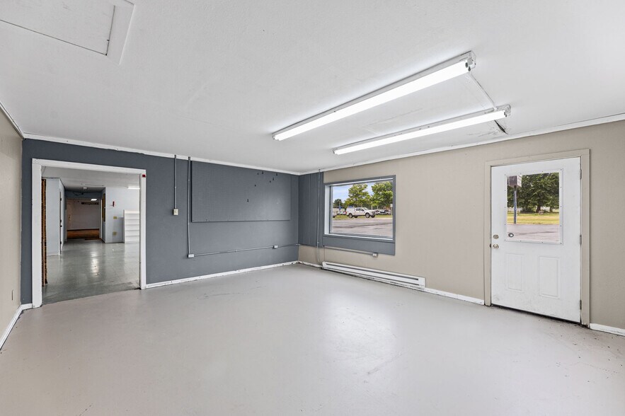 More Photos Of 600 N Maple St, Garnett General Retail For Sale