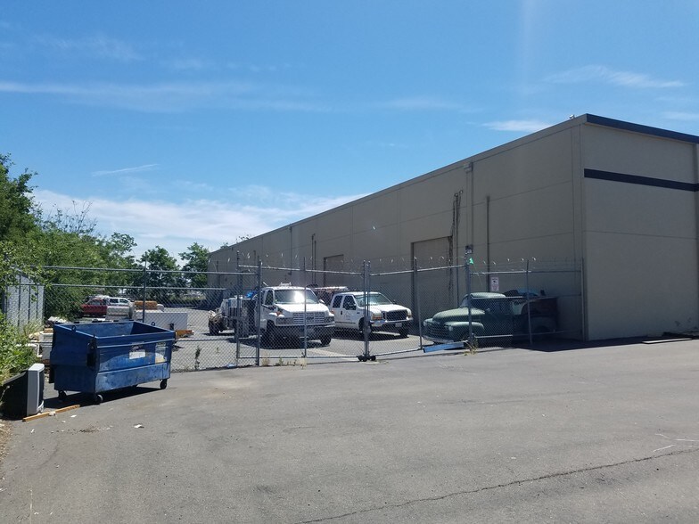 More Photos Of 175 Commerce Cir, Sacramento Warehouse For Lease
