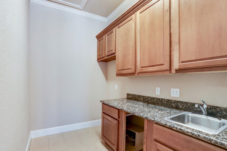 More Photos Of 1822 Snake River Rd, A&B Rd, Katy Office For Sale