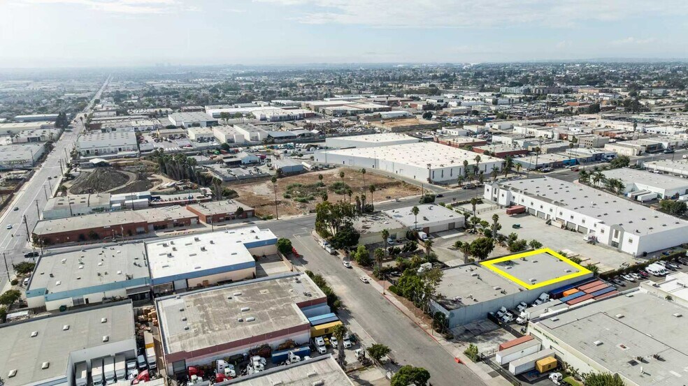 More Photos Of 215 W 134th St, Los Angeles Warehouse For Lease