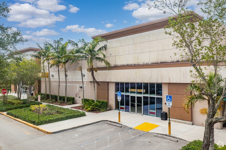 More Photos Of 12300-12310 W Sunrise Blvd, Plantation Freestanding For Lease